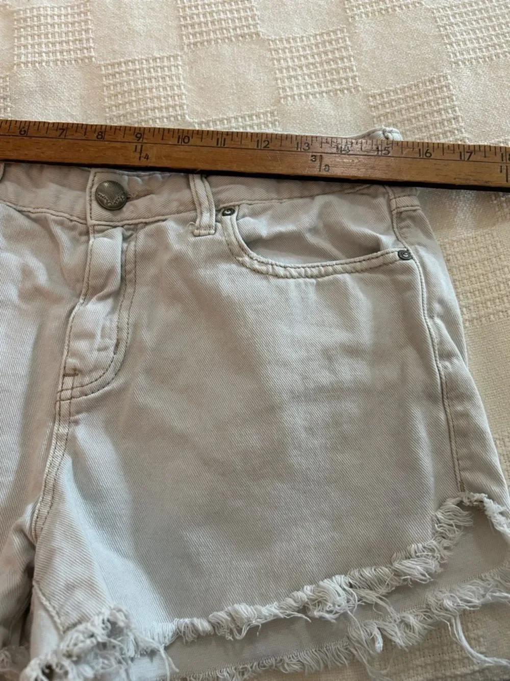 Free People Off-White /gray faded Denim Frayed Hem Shorts size 29